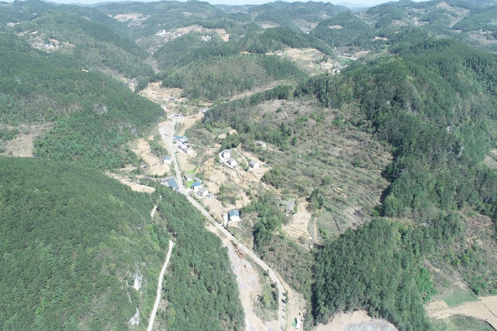 路愈寬，景愈明，可待漫慢行——朝天區(qū)曾家鎮(zhèn)（曾家場(chǎng)鎮(zhèn)至榮樂(lè)養(yǎng)生谷）段道路改建工程建設(shè)側(cè)記